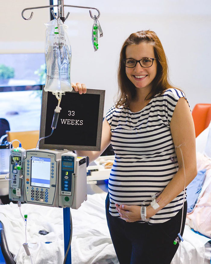 Woman Dresses Up As Different Pop Culture Characters To Celebrate Each Week Of Her Pregnancy