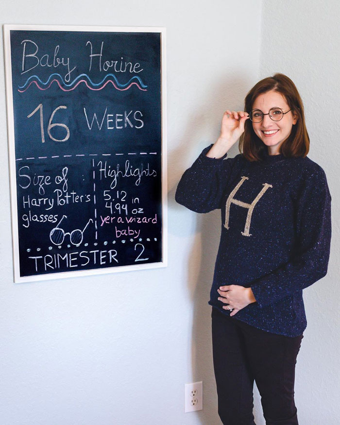 Woman Dresses Up As Different Pop Culture Characters To Celebrate Each Week Of Her Pregnancy