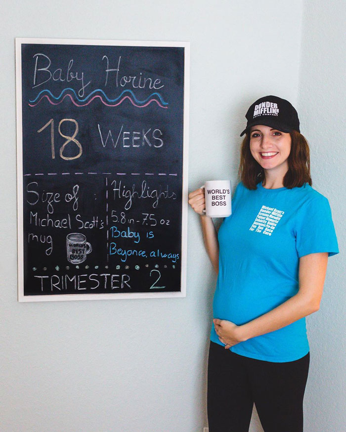 Woman Dresses Up As Different Pop Culture Characters To Celebrate Each Week Of Her Pregnancy Woman Dresses Up As Different Pop Culture Characters To Celebrate Each Week Of Her Pregnancy