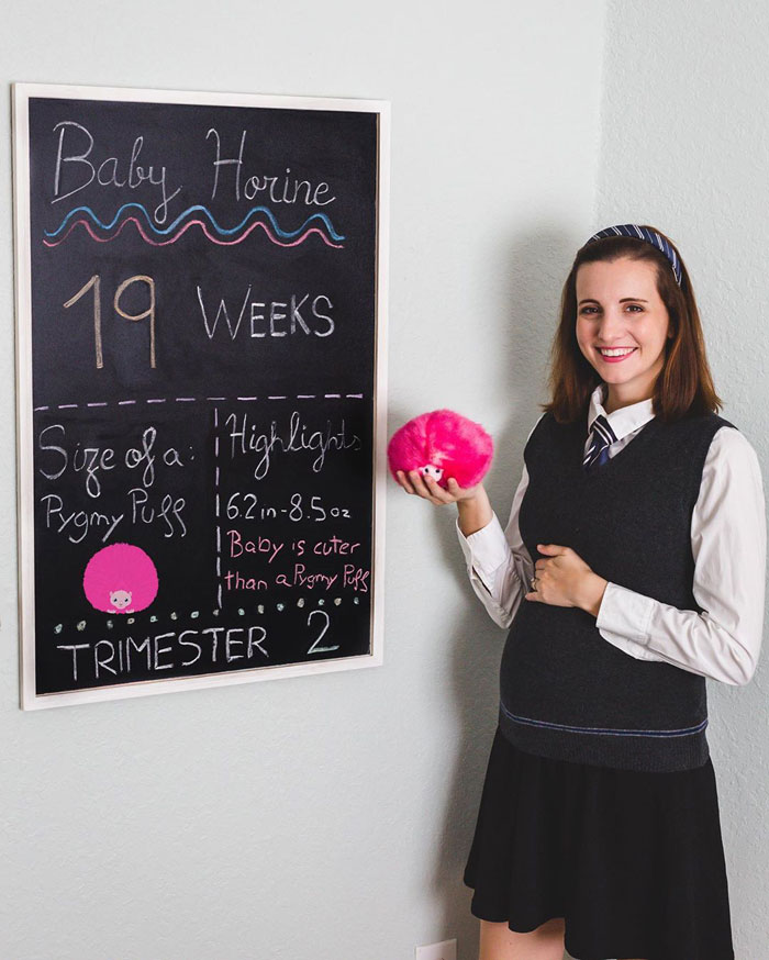 Woman Dresses Up As Different Pop Culture Characters To Celebrate Each Week Of Her Pregnancy