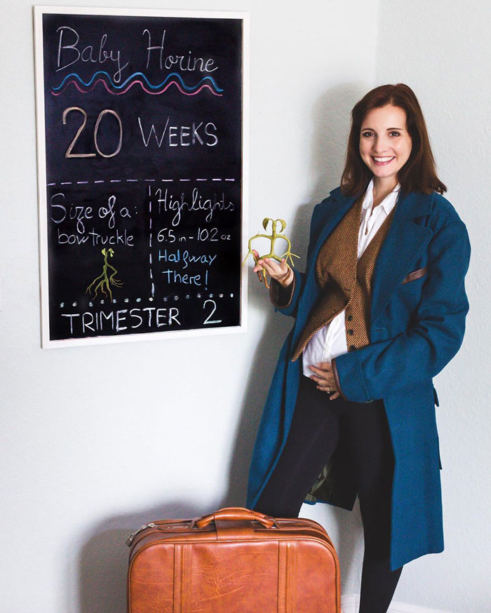 Woman Dresses Up As Different Pop Culture Characters To Celebrate Each Week Of Her Pregnancy