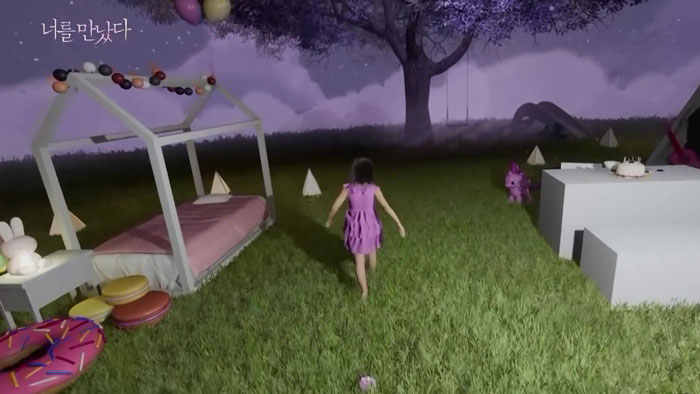 Grieving Mom Is Reunited With Her Dead 7 Y.O. Daughter Through VR