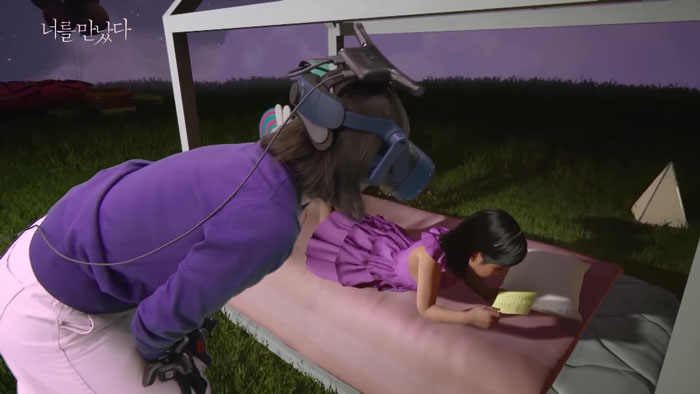 Grieving Mom Is Reunited With Her Dead 7 Y.O. Daughter Through VR