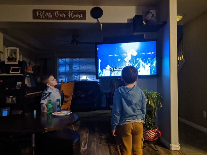 Mom Shares Her 14 Y.O. Son's Face In Response To J.Lo At The Super Bowl, Other Parents Share Their Kids' Reactions Mom Shares Her 14 Y.O. Son's Face In Response To J.Lo At The Super Bowl, Other Parents Share Their Kids' Reactions