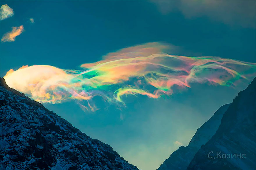 Pics Of Bizarre Iridescent Clouds Over Siberia Go Viral (11 Pics) Pics Of Bizarre Iridescent Clouds Over Siberia Go Viral (11 Pics)