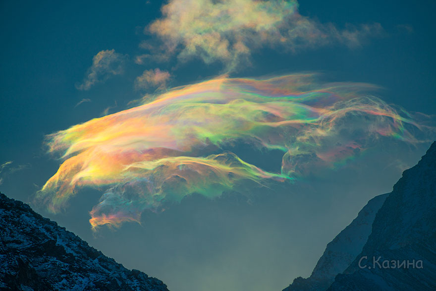 Pics Of Bizarre Iridescent Clouds Over Siberia Go Viral (11 Pics) Pics Of Bizarre Iridescent Clouds Over Siberia Go Viral (11 Pics)