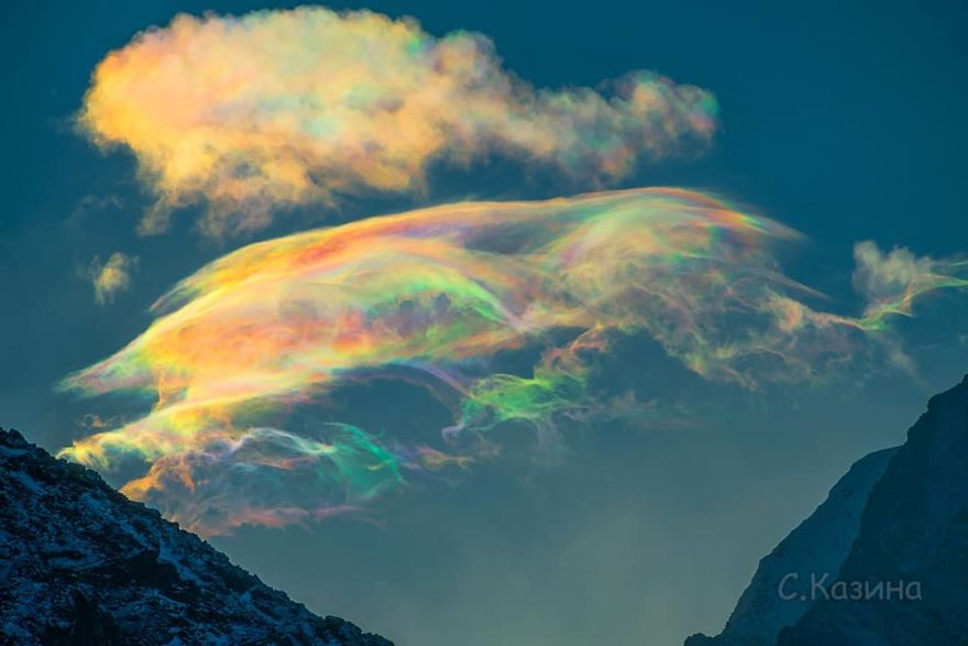 Pics Of Bizarre Iridescent Clouds Over Siberia Go Viral (11 Pics) Pics Of Bizarre Iridescent Clouds Over Siberia Go Viral (11 Pics)