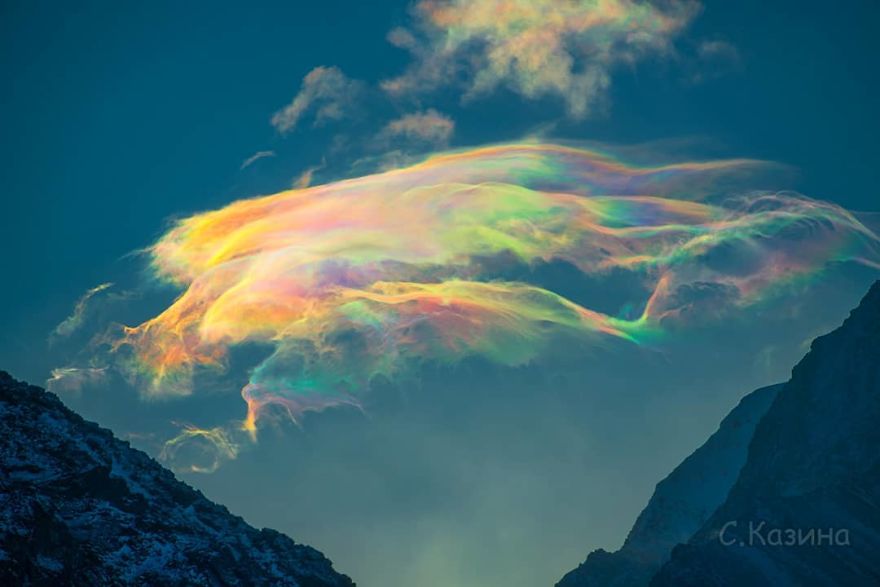 Pics Of Bizarre Iridescent Clouds Over Siberia Go Viral (11 Pics) Pics Of Bizarre Iridescent Clouds Over Siberia Go Viral (11 Pics)