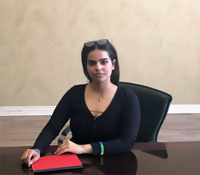 Saudi Girl Compares Pics With And Without A Niqab To Celebrate Being Free Saudi Girl Compares Pics With And Without A Niqab To Celebrate Being Free