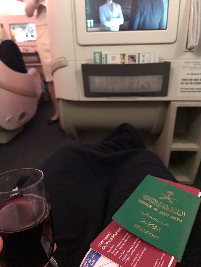 Saudi Girl Compares Pics With And Without A Niqab To Celebrate Being Free Saudi Girl Compares Pics With And Without A Niqab To Celebrate Being Free