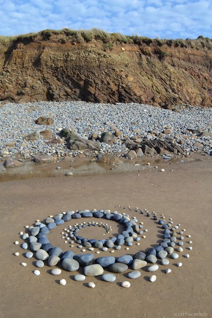 Stone-Arrangements-Beach-Land-Art-Jon-Foreman