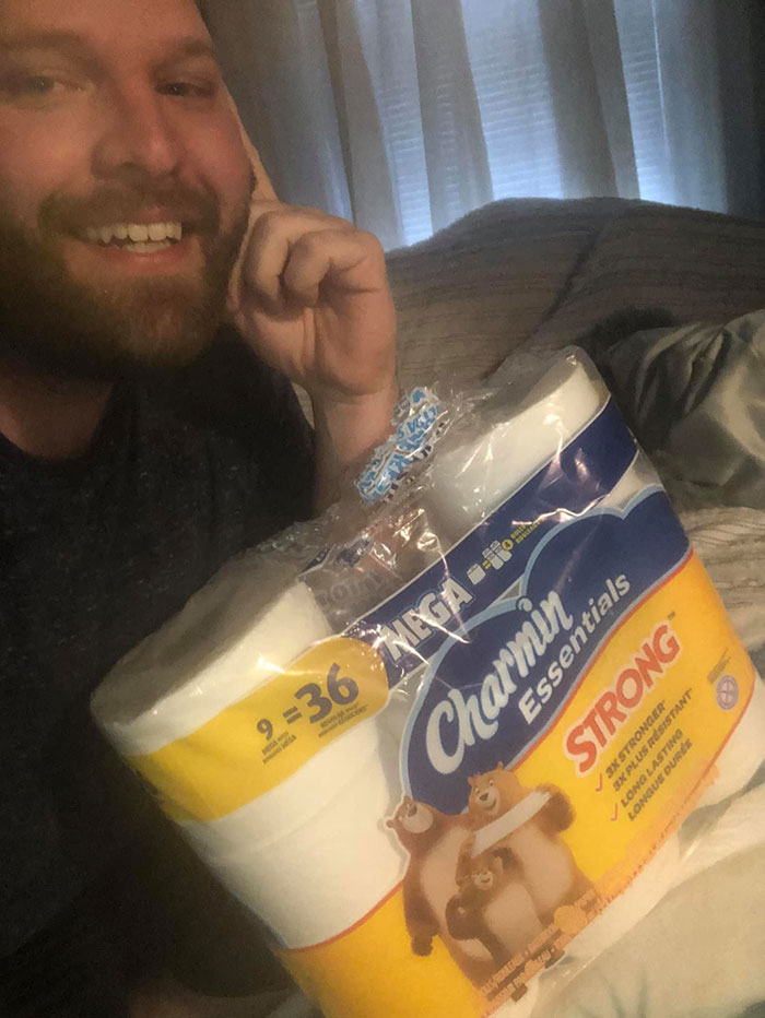 Guy Demonstrates How Quarantine Has Affected Dating Profiles And People Love It Guy Demonstrates How Quarantine Has Affected Dating Profiles And People Love It