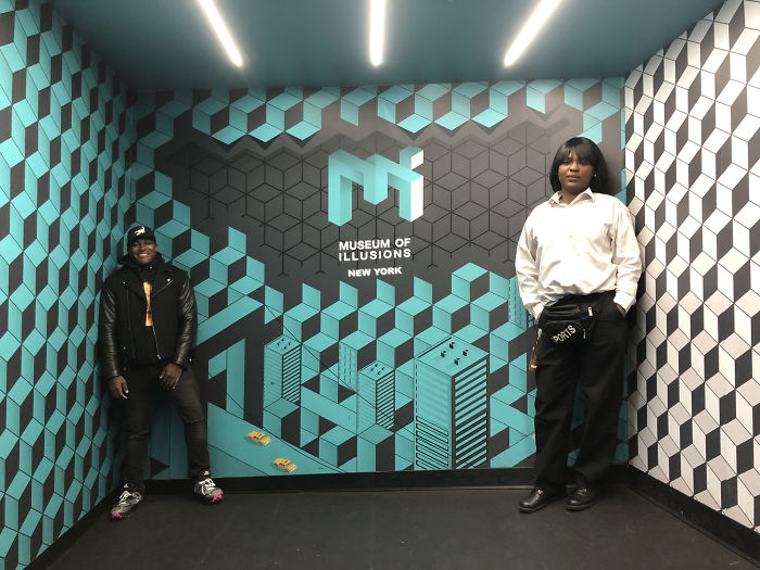 Guy Visits The Museum Of Illusions Alone, Gets A Museum Worker To Help Him With The Pictures