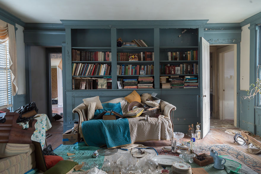 Creepy Things I Found In A House That Once Belonged To A Doctor (33 Pics) Creepy Things I Found In A House That Once Belonged To A Doctor (33 Pics)