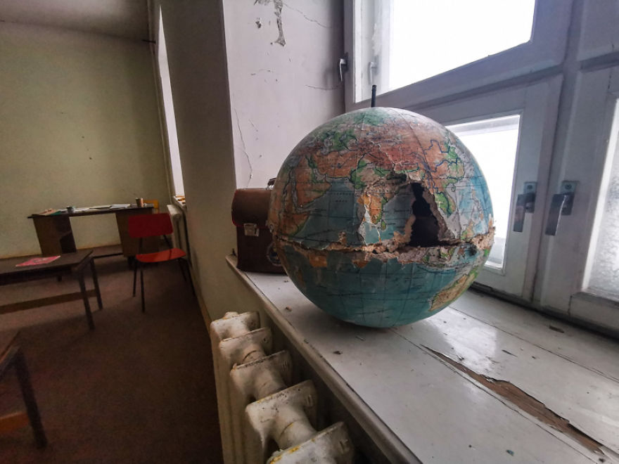 I Captured An Abandoned Russian Settlement In Norway (22 Pics) I Captured An Abandoned Russian Settlement In Norway (22 Pics)