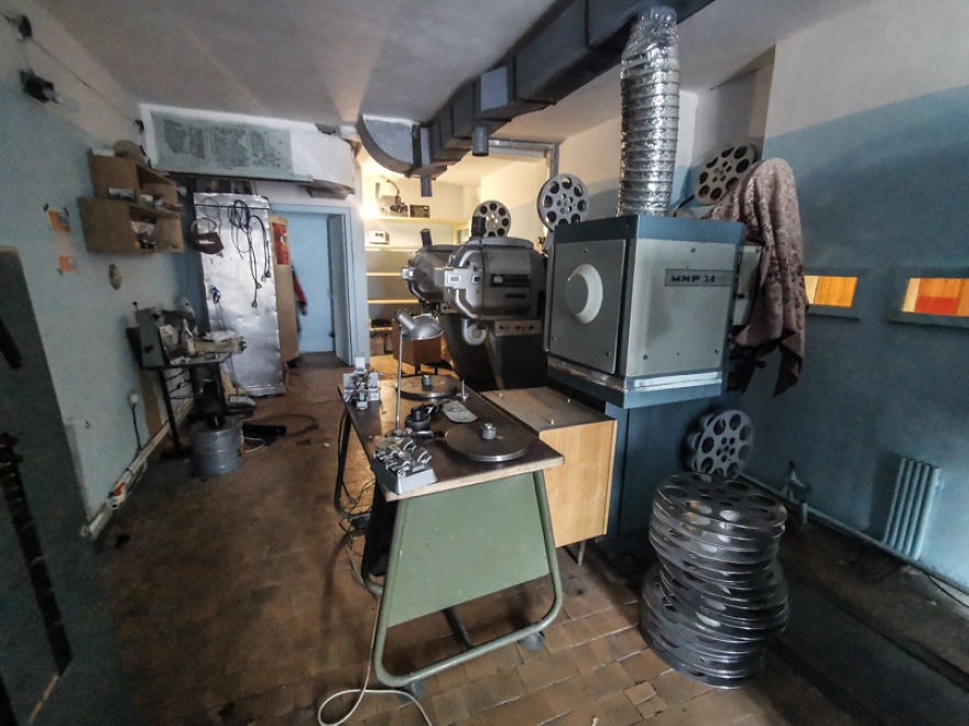 I Captured An Abandoned Russian Settlement In Norway (22 Pics) I Captured An Abandoned Russian Settlement In Norway (22 Pics)