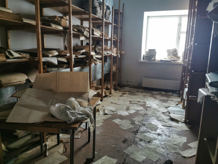 I Captured An Abandoned Russian Settlement In Norway (22 Pics) I Captured An Abandoned Russian Settlement In Norway (22 Pics)