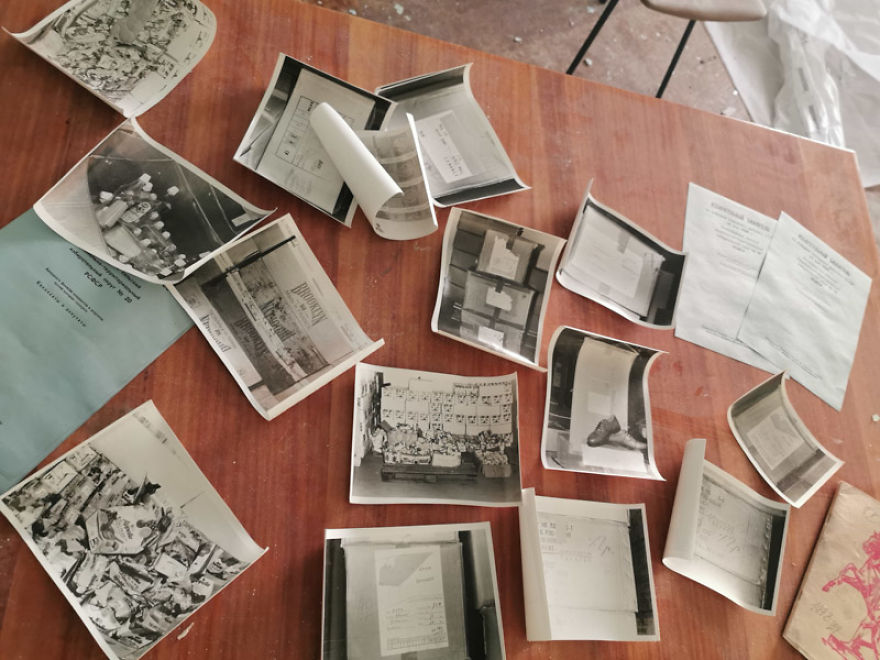 I Captured An Abandoned Russian Settlement In Norway (22 Pics) I Captured An Abandoned Russian Settlement In Norway (22 Pics)