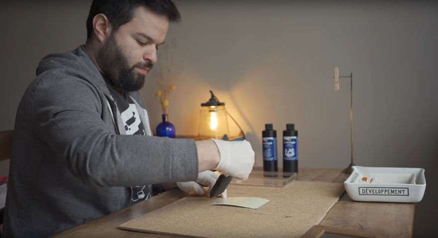 Man Opens A 120 Y.O. Time Capsule To Find Undeveloped Cat Pics, Decides To Develop Them Man Opens A 120 Y.O. Time Capsule To Find Undeveloped Cat Pics, Decides To Develop Them