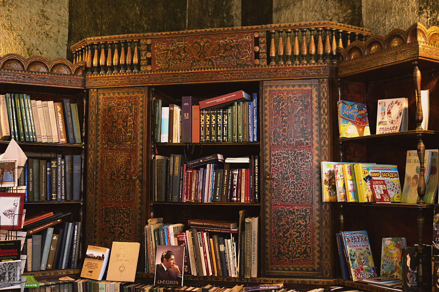 I Photographed A Bookstore That Looks Like A Hogwarts Tower Room