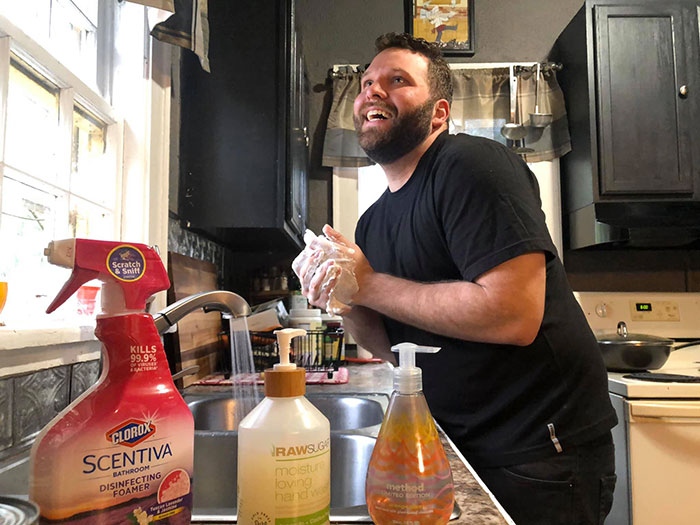 Guy Demonstrates How Quarantine Has Affected Dating Profiles And People Love It Guy Demonstrates How Quarantine Has Affected Dating Profiles And People Love It