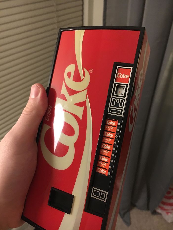 This Radio I Found In My Attic Is Built To Resemble A Coca Cola Vending Machine