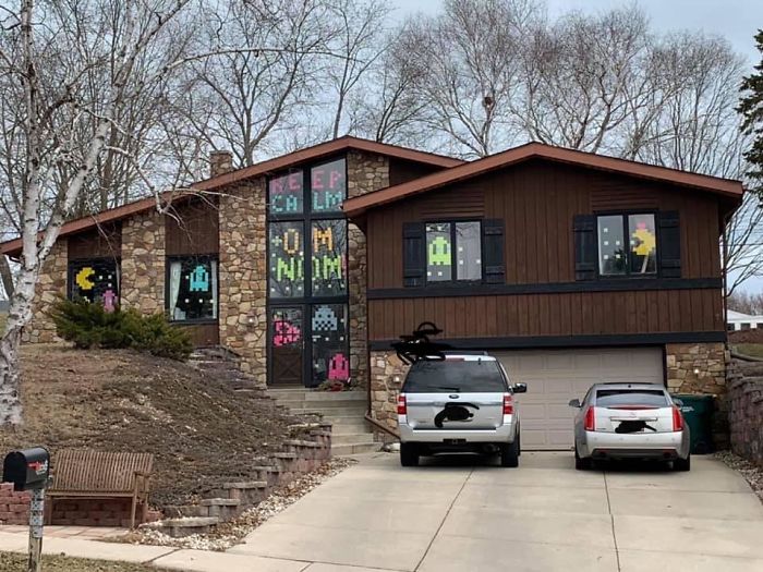 My Family Had Some Fun With Post-It Notes To Entertain People Who Pass By