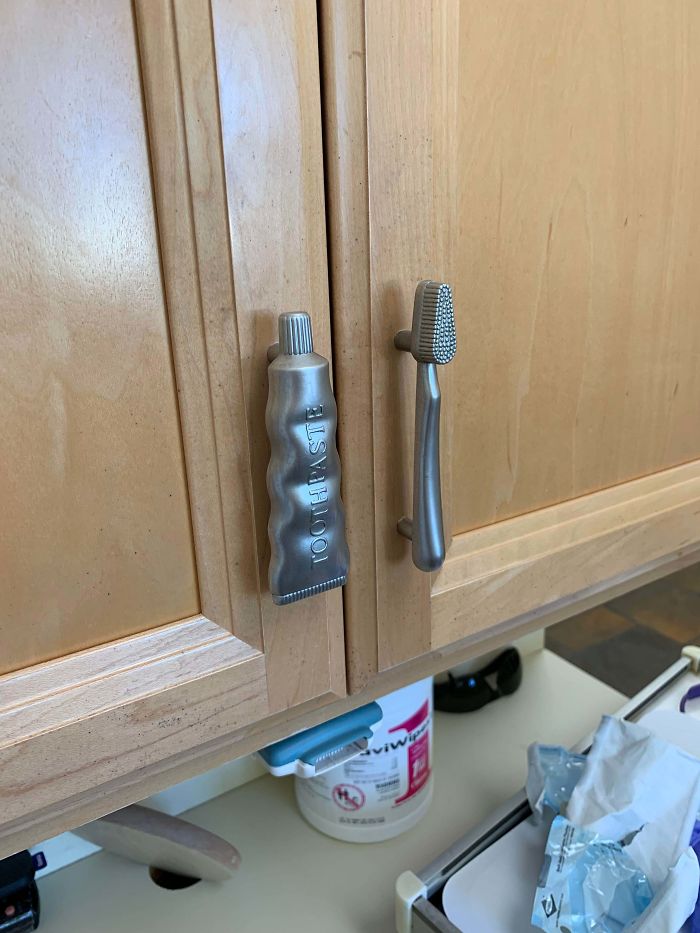 The Knobs In My Dentist's Office Are Toothbrush And Toothpaste