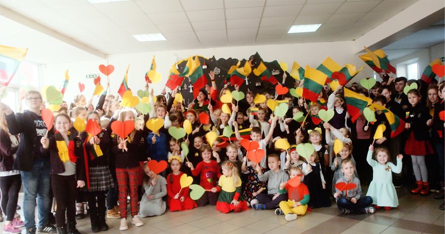 700 Samogitians Congratulated Lithuania By Adorning 30 Urban And Regional Places With The Tricolour