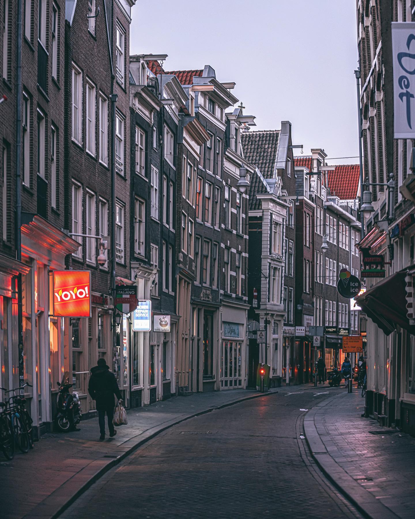 Rare Photos Of The Red Light District Amsterdam Due To The Coronavirus Outbreak