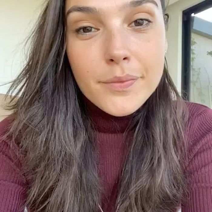 People Are Having Mixed Feelings About Gal Gadot's Montage Of 25 Celebrities Singing 'Imagine' While In Self-Isolation People Are Having Mixed Feelings About Gal Gadot's Montage Of 25 Celebrities Singing 'Imagine' While In Self-Isolation