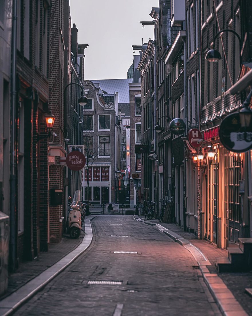 Rare Photos Of The Red Light District Amsterdam Due To The Coronavirus Outbreak Rare Photos Of The Red Light District Amsterdam Due To The Coronavirus Outbreak