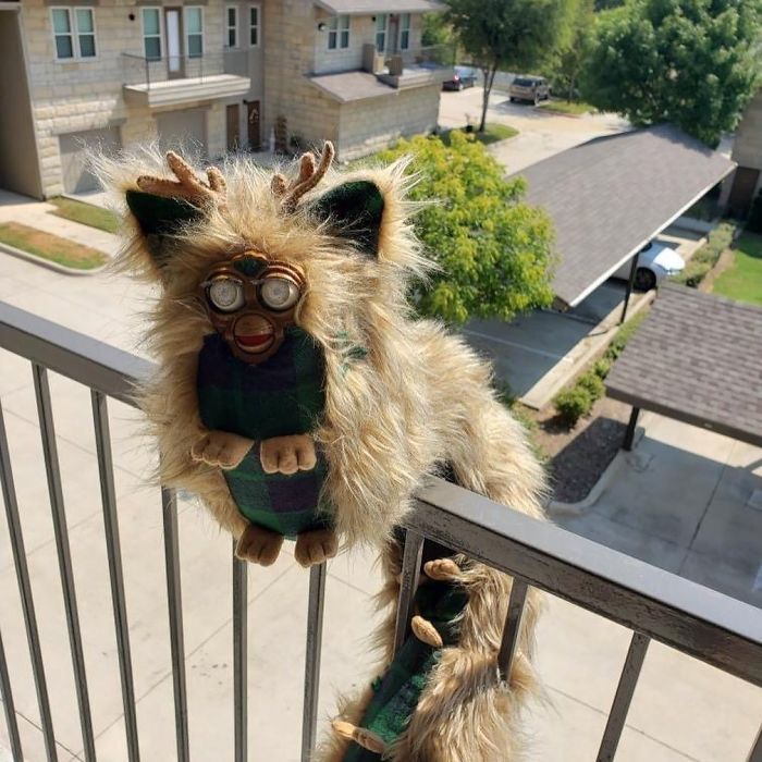 People Online Are Turning Their Furbies Into Centipedes And They Look Terrifying People Online Are Turning Their Furbies Into Centipedes And They Look Terrifying