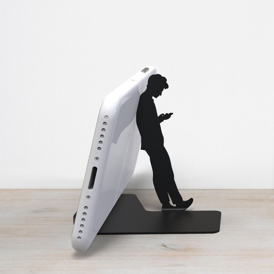 I Designed A Humorous Cell Phone Stand With Human Figures Holding Your Phone, But In Fact They’re Mostly Busy With Their Own Cell Phone! I Designed A Humorous Cell Phone Stand With Human Figures Holding Your Phone, But In Fact They’re Mostly Busy With Their Own Cell Phone!