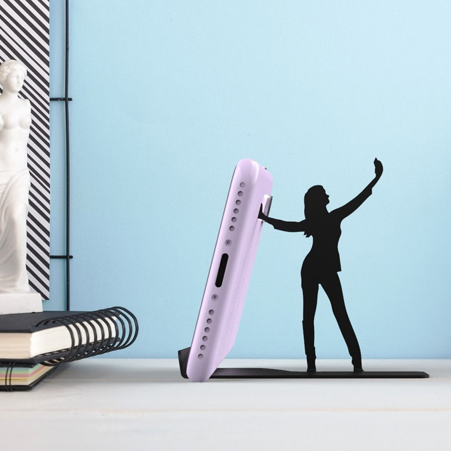 I Designed A Humorous Cell Phone Stand With Human Figures Holding Your Phone, But In Fact They’re Mostly Busy With Their Own Cell Phone! I Designed A Humorous Cell Phone Stand With Human Figures Holding Your Phone, But In Fact They’re Mostly Busy With Their Own Cell Phone!