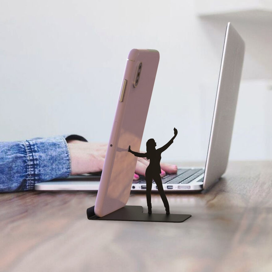 I Designed A Humorous Cell Phone Stand With Human Figures Holding Your Phone, But In Fact They’re Mostly Busy With Their Own Cell Phone! I Designed A Humorous Cell Phone Stand With Human Figures Holding Your Phone, But In Fact They’re Mostly Busy With Their Own Cell Phone!