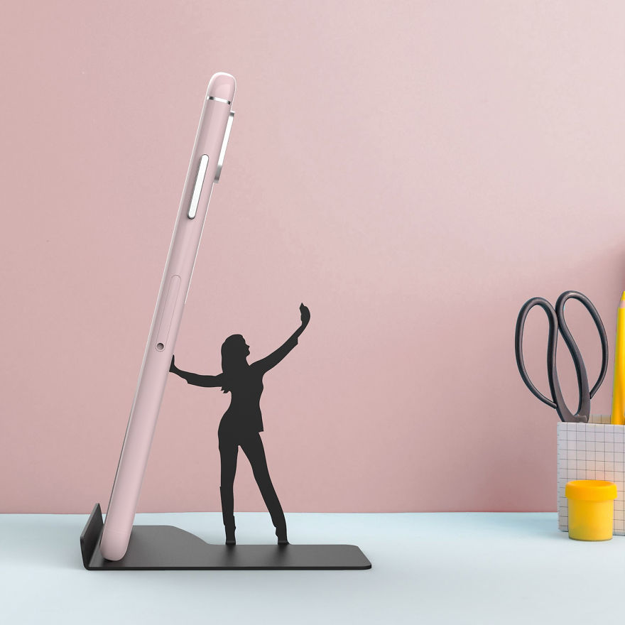I Designed A Humorous Cell Phone Stand With Human Figures Holding Your Phone, But In Fact They’re Mostly Busy With Their Own Cell Phone! I Designed A Humorous Cell Phone Stand With Human Figures Holding Your Phone, But In Fact They’re Mostly Busy With Their Own Cell Phone!