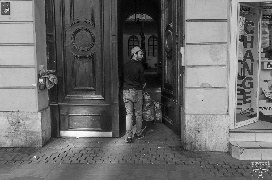 I Photographed The Experience Of The Coronavirus Quarantine In My City, Budapest (27 Pics) I Photographed The Experience Of The Coronavirus Quarantine In My City, Budapest (27 Pics)