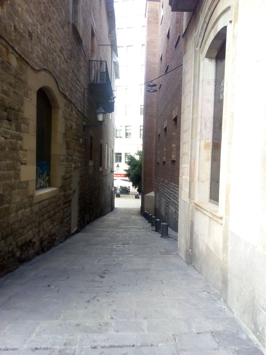 I Captured The Lockdown Of Downtown Barcelona