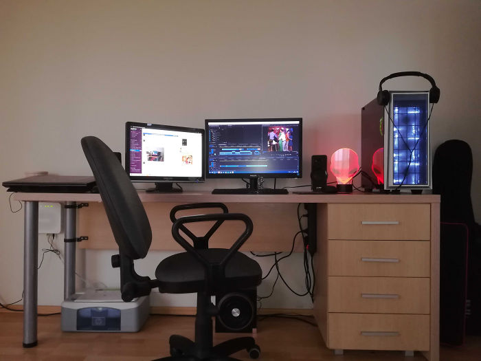 Comfortable Place To Work, And Bonus: My Co-Worker Is An Alien