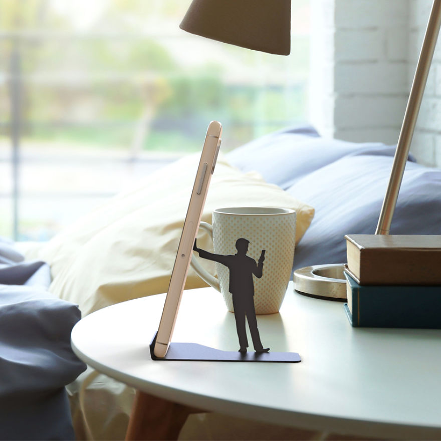 I Designed A Humorous Cell Phone Stand With Human Figures Holding Your Phone, But In Fact They’re Mostly Busy With Their Own Cell Phone! I Designed A Humorous Cell Phone Stand With Human Figures Holding Your Phone, But In Fact They’re Mostly Busy With Their Own Cell Phone!