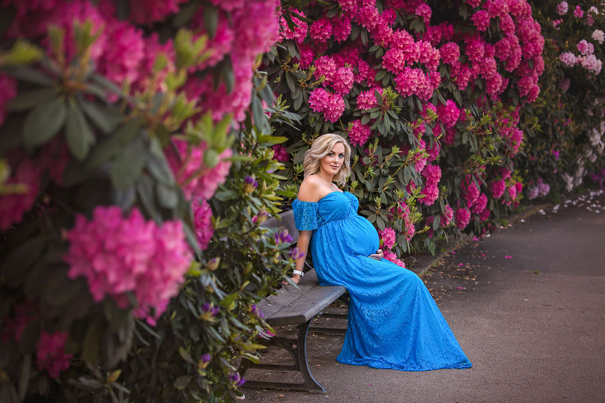 I Photograph Pregnant Women And Children In Spring Blossoms