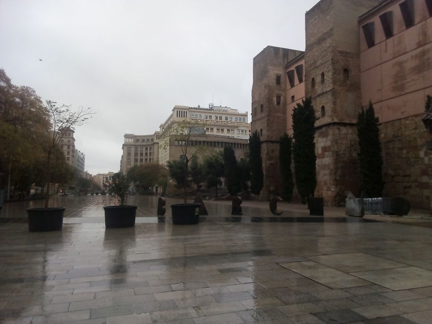 I Captured The Lockdown Of Downtown Barcelona