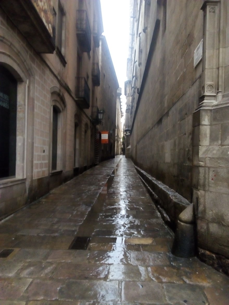 I Captured The Lockdown Of Downtown Barcelona