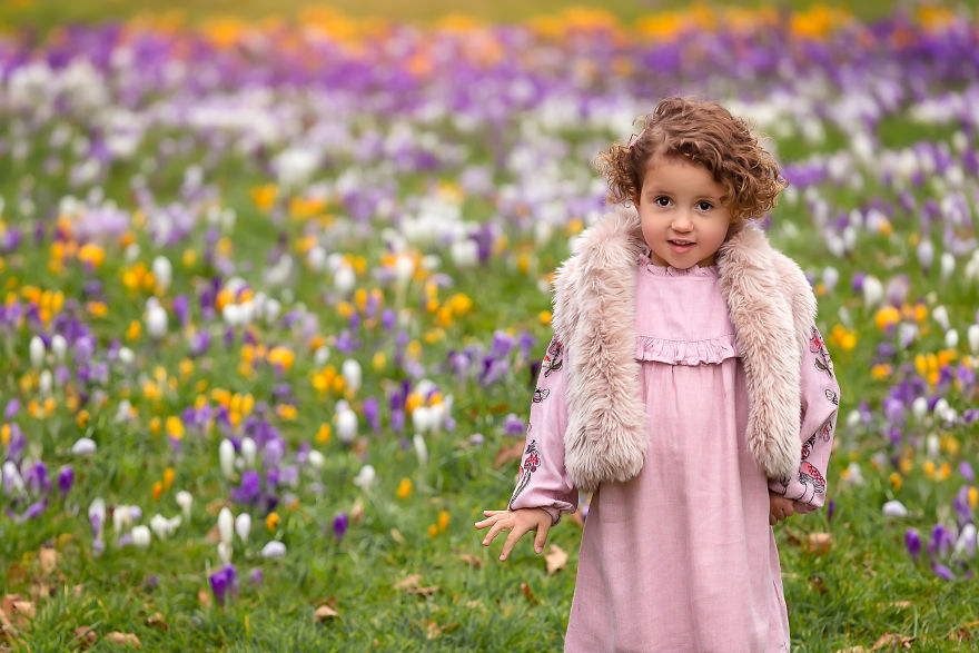 I Photograph Pregnant Women And Children In Spring Blossoms