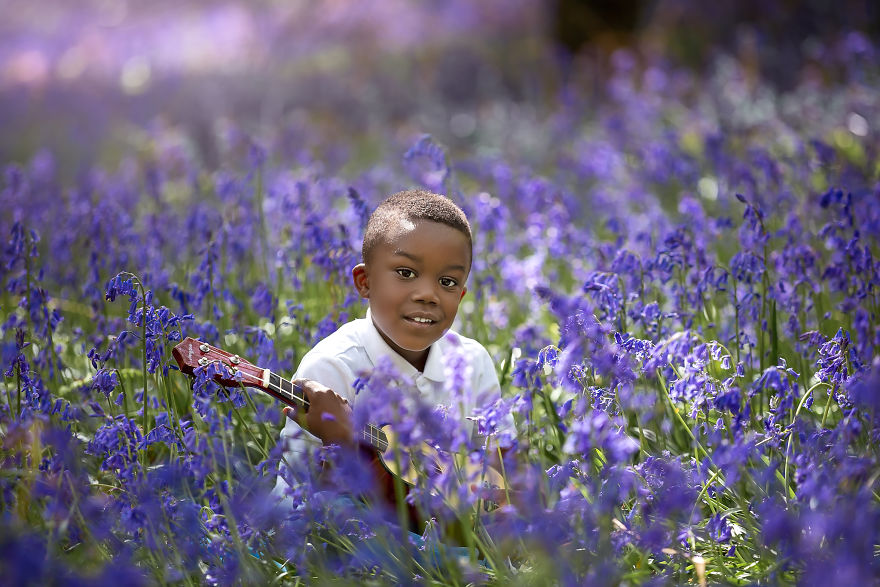 I Photograph Pregnant Women And Children In Spring Blossoms
