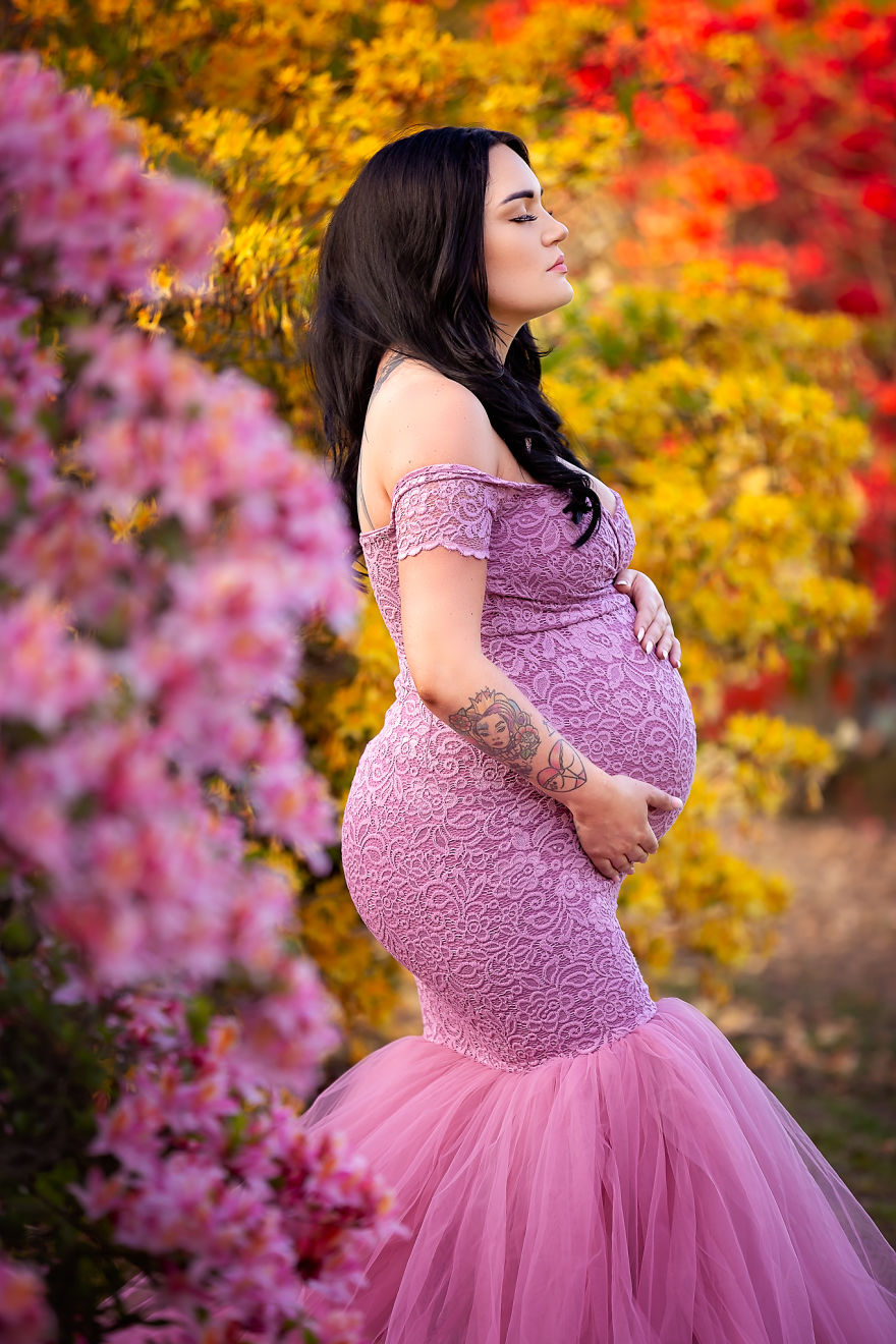 I Photograph Pregnant Women And Children In Spring Blossoms