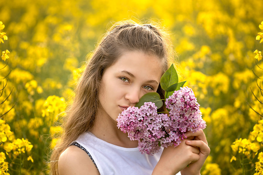 I Photograph Pregnant Women And Children In Spring Blossoms