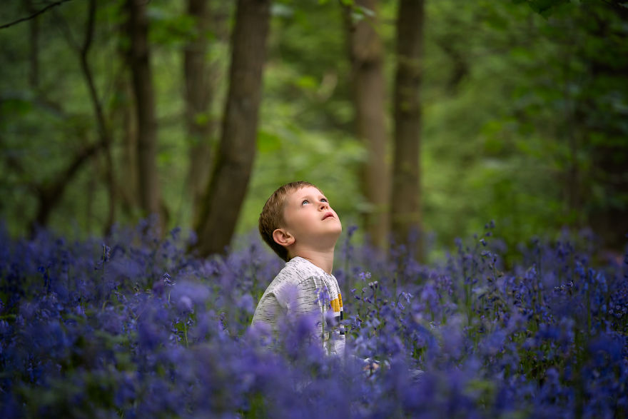 I Photograph Pregnant Women And Children In Spring Blossoms