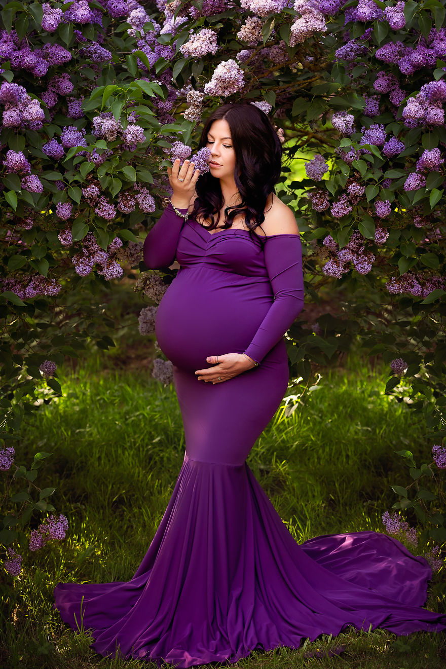 I Photograph Pregnant Women And Children In Spring Blossoms